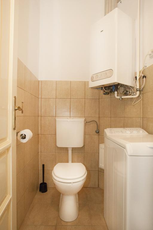 شقة Carolyn Apartman In The Old City بودابست المظهر الخارجي الصورة