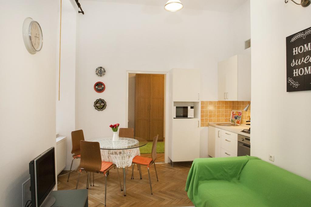 شقة Carolyn Apartman In The Old City بودابست المظهر الخارجي الصورة