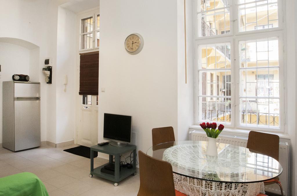 شقة Carolyn Apartman In The Old City بودابست المظهر الخارجي الصورة